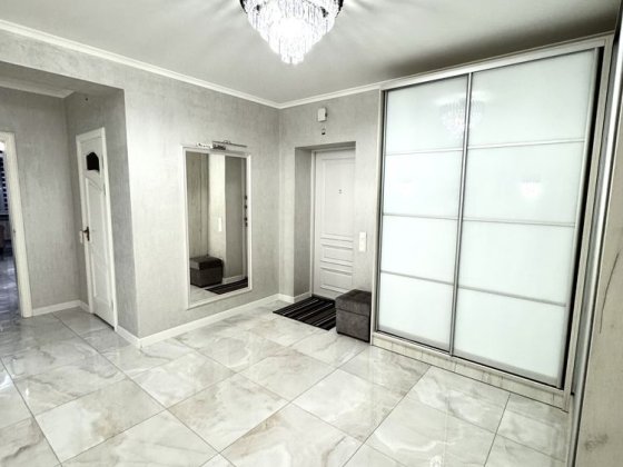 Оренда гарної ТРЬОХкімнатної новобудови. Центр Черновцы