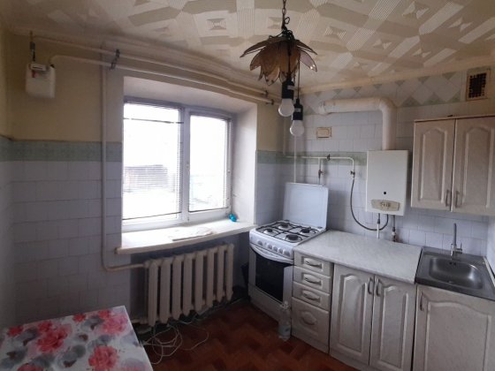 Здам 2 кім. кв.  поряд з ЦЕНТРом- 48 м2. 1 поверх. Черкаси