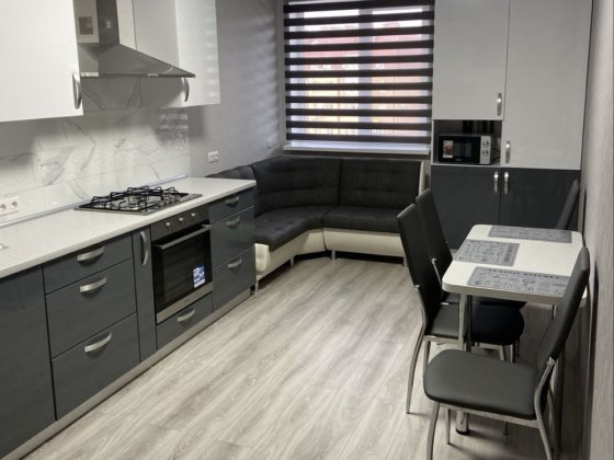 Стрітенська 18 новобудова з паркінгом Полтава