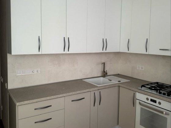 Макдональдс нова квартира парковка у дворі Полтава