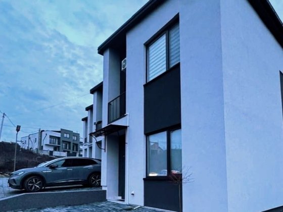 Оренда двокімнатної квартири Червениця , парковка, двір Ужгород