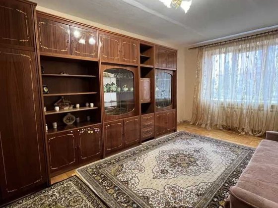 Довгострокова оренда 3к квартири на вул. В.Пачовського( був.Столєтова) Ужгород