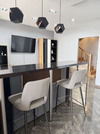 Сучасний ПЕНТХАУС  біля ТЦ Депот, завжди ТЕПЛО, газова плита! - фото 1