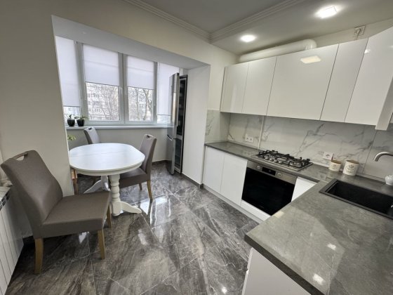 Здається 2-х кімнатна квартира з ремонтом район Гардеробу, Героїв Майд Черновцы