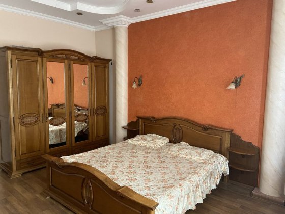 Здається 3 кімнатна квартира в центрі міста Черновцы