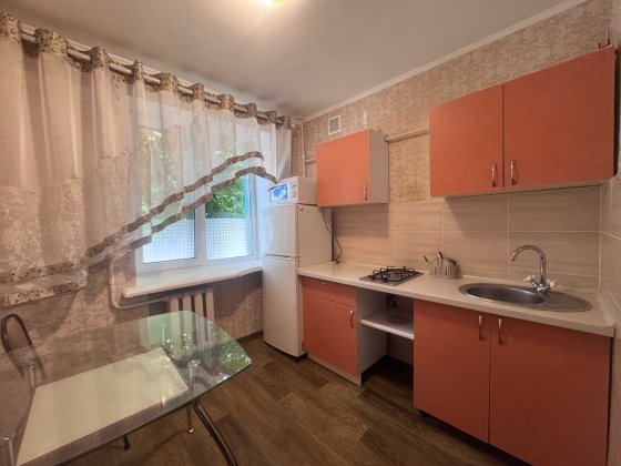 1 кімнатна  вул.Пирогова, р-н  ЦУМ. Вільна з 25 лютого. Чернигов