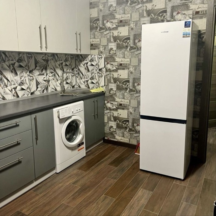 Фурманова нова квартира парковка у дворі - фото 1