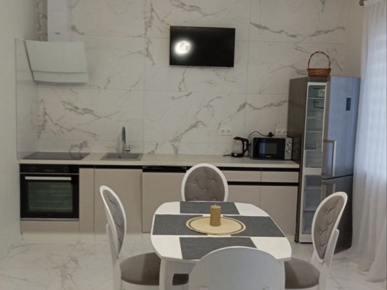 Оренда Квартира в новобудові з паркомісцем та власним двориком Ужгород