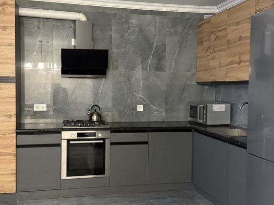 Оренда 3-к новоьудови з паркінгом Черновцы