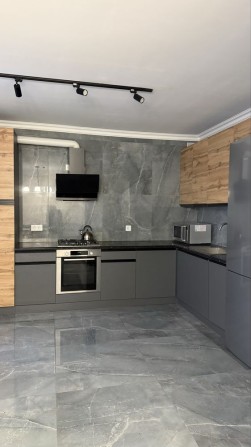 Оренда 3-к новоьудови з паркінгом - фото 1