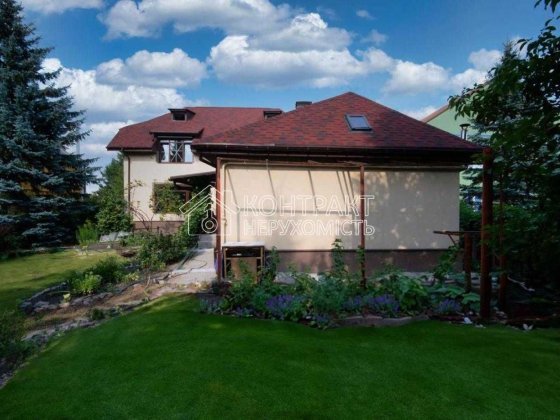 Продается коттедж в пос. Жуковского с капитальным ремонтом Харків