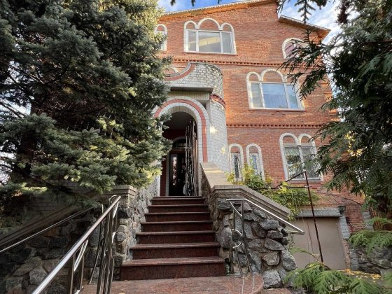 Продам шикарный 3 этажный дом на Новой Баварии - 360м2, ул. Колонная. Харків