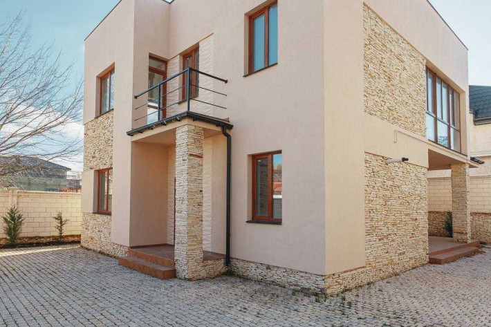 Продам дом в Совиньоне. - фото 1