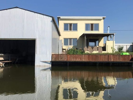 Дом с эллингом и террасой Беляевка Одесса