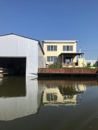 Дом с эллингом и террасой Беляевка - фото 1