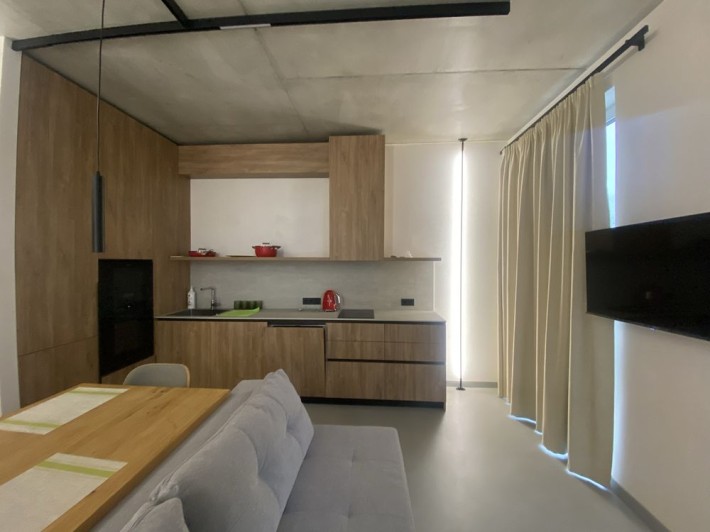 Здається затишна однокімнатна квартира з дизайнерським ремонтом. - фото 1