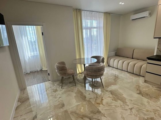 Розкішна 1,5 тепла  квартира Ужгород