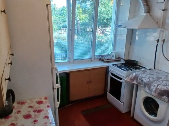 Здається 3-и.кім.кв, в тихому центрі, вул.Гуржіївська,8 Черкаси