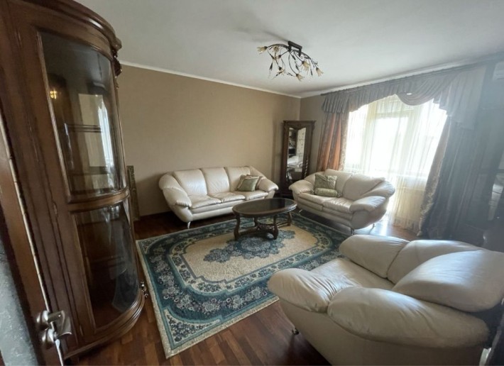 Оренда 3-кімнатної квартири — район Дастора - фото 1