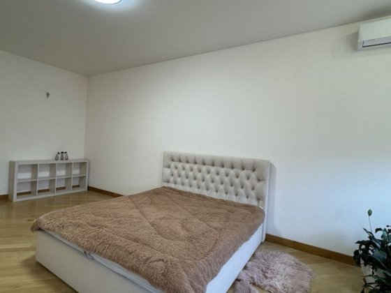 БЕЗ%, ключі. Центр, Дмитрівська 66а, паркінг. 4-кімн (124м2) Київ