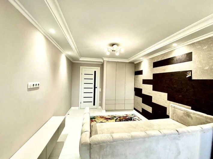 В довгострокову оренду трикімнатна квартира по вул. Козака Бабури - фото 1