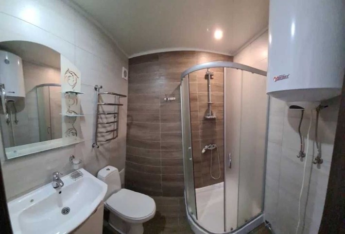 Здам 1 кімн. квартиру в центрі міста. Світло є завжди - фото 1