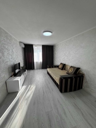 Здається світла та тепла однокімнатна квартира з чудовим розташуванням - фото 1