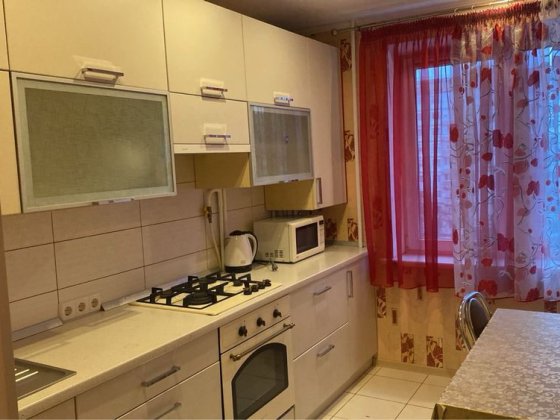 Оренда трикімнатної квартири на Бориса Тена