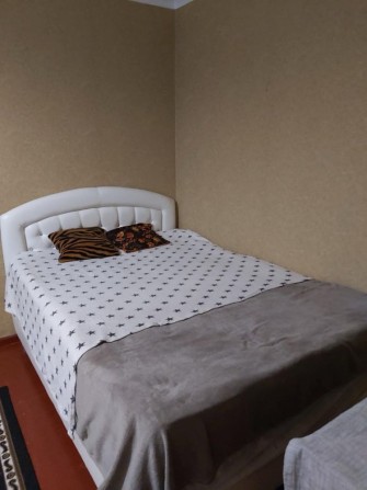 Сдам уютную 2-комнатную квартиру в центре города! - фото 1