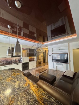 Оренда 2-кімнатної квартири з кухнею-студією біля Медуніверситету - фото 1