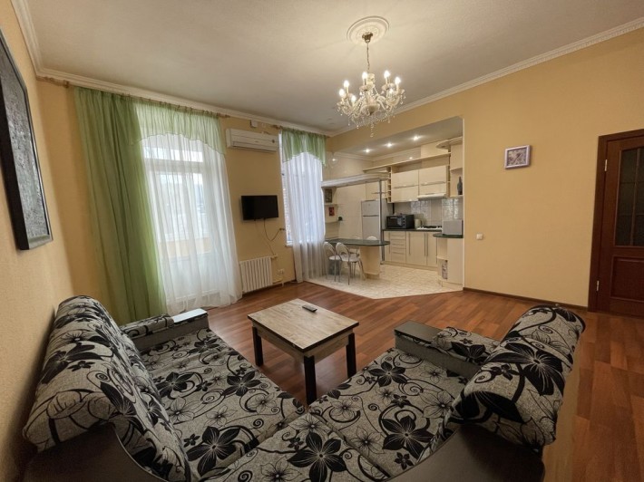 Сдам 2к ул Воскресенская / 93-й Холодноярской Бригады  Центр города - фото 1