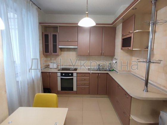 Оренда євро 1-к на Подолі у сучасному будинку, Почайнинська 25/49. Киев