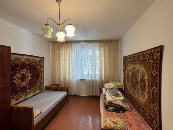 Здам 3 км.на Польовій ,можливо короткий  термін