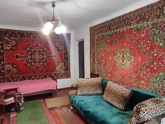 Двокімнатна квартира в центрі міста з меблями та побутовою технікою