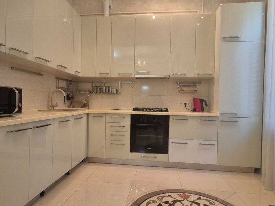 Без% 3-кім Хрещатик,15 Пасаж Печерський р-н самий центр міста. Киев