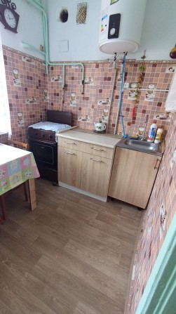 Сдаю 2 к/к ост.Школьная/район Соляные,первый этаж - фото 1