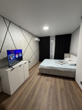 Сдам новую квартиру долгосрочно ЦЕНТР! - фото 1