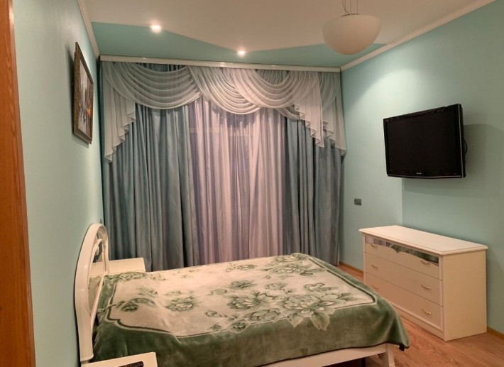 Сдам в начале месяца 2-к. квартиру, Центр, Героев Харькова,3, метро - фото 1