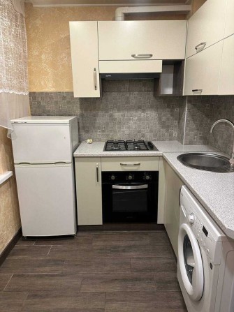 Сдам 1 квартиру с ремонтом и техникой - фото 1