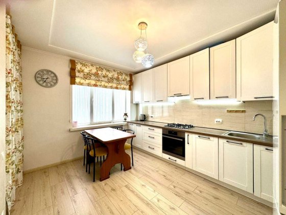 Оренда 1-кімнатної квартири в новобудові по вул. Залізнична, 7 Львов