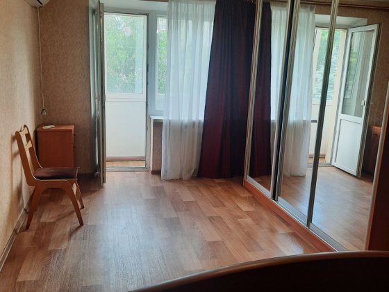 Сдам 1-кв с колонкой в одном из самых  безопасных  мест 10000 Днепр