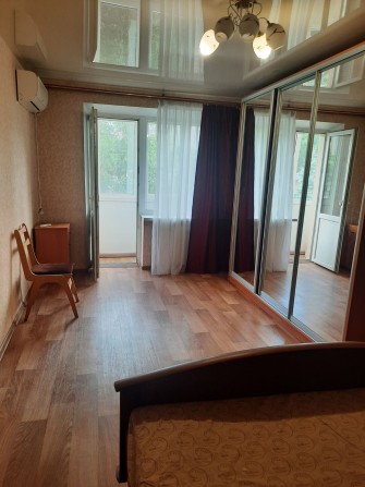 Сдам 1-кв с колонкой в одном из самых  безопасных  мест 10000 - фото 1