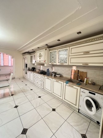 Здаю 3 к к - студію в ЖК Рівʼєра з ремонтом - фото 1