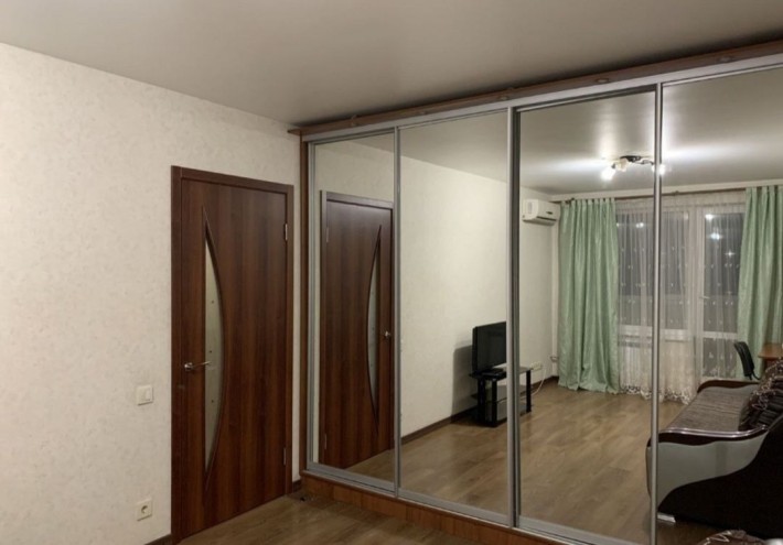 Сдам 1 кв метро Студенческая   6000+ св,в. больше ничего не платим. - фото 1