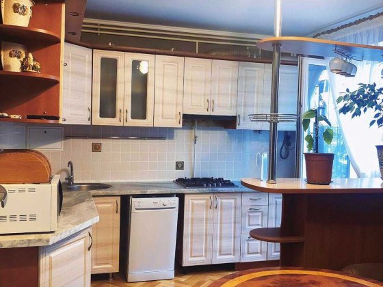 Сдам 4-комнатную квартиру, центр.т1