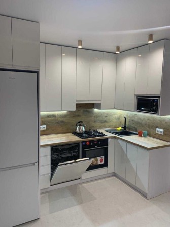 Оренда просторої 2 кімнатної квартири в ЖК вул Героїв УПА 73 - фото 1