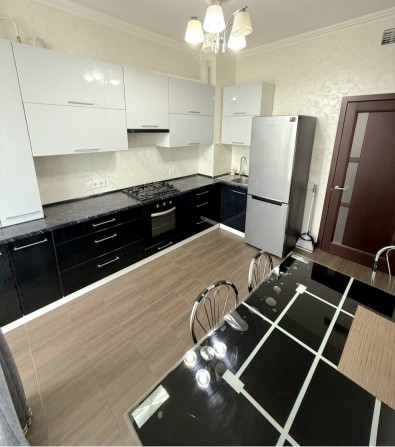 Аренда  в ЖК "12 Жемчужина" на ул. Марш. Малиновского /1 ст. Люст.дор - фото 1