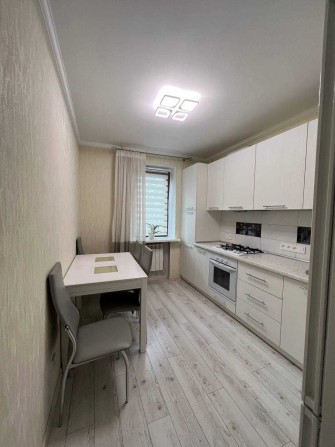 Сдам 2 ком квартиру в газовом кирпичном доме Суворовский район - фото 1