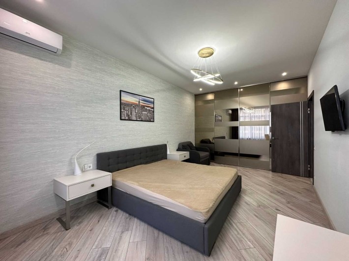 Сдам современную 1к квартиру на ул. Сахарова - фото 1