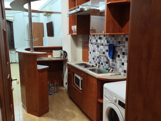 Сдам на короткий срок, помесячно 1 к.кв.  центр Харків